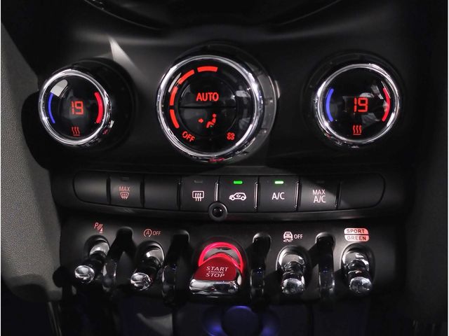 BMW MINI COOPER D 5DOOR 2022 Image 31