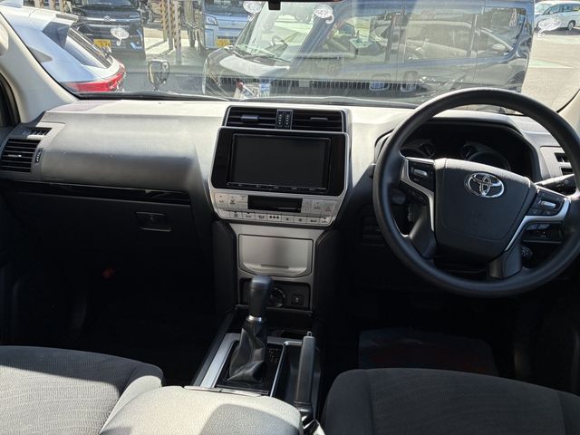 TOYOTA LANDCRUISER PRADO 2018 Image 31