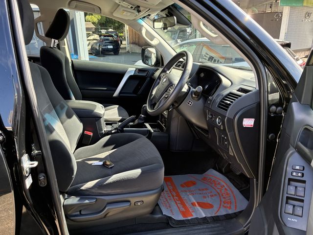 TOYOTA LANDCRUISER PRADO 2018 Image 31