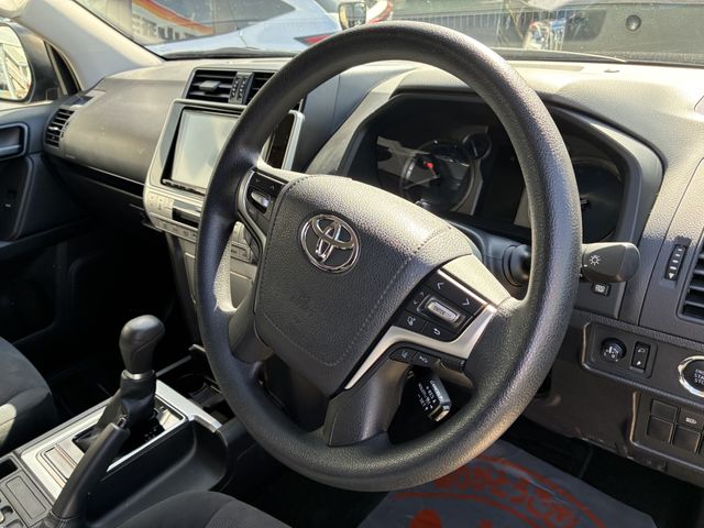 TOYOTA LANDCRUISER PRADO 2018 Image 31