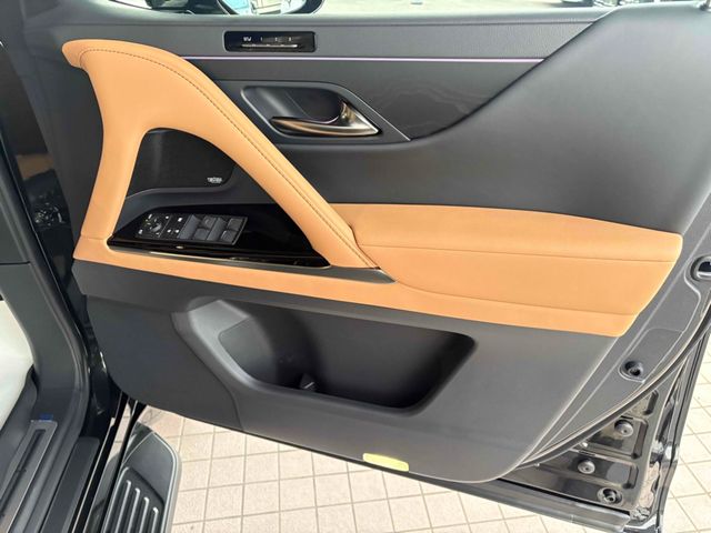 TOYOTA LEXUS LX600 2025 Image 31