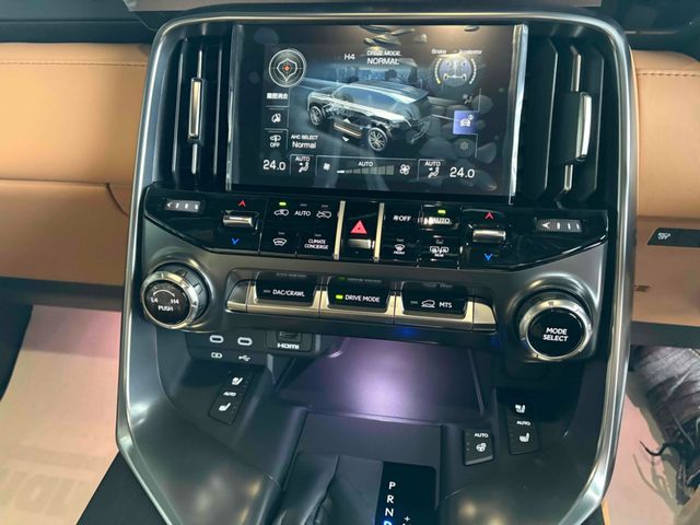 TOYOTA LEXUS LX600 2025 Image 31