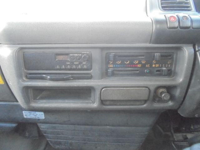 ISUZU ELF 2002 Image 31