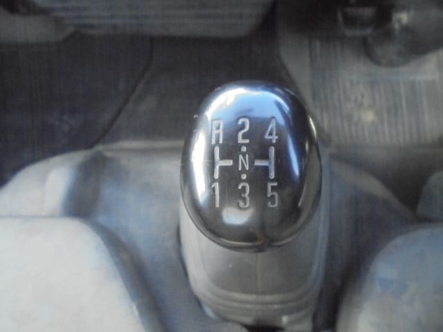 ISUZU ELF 2002 Image 31