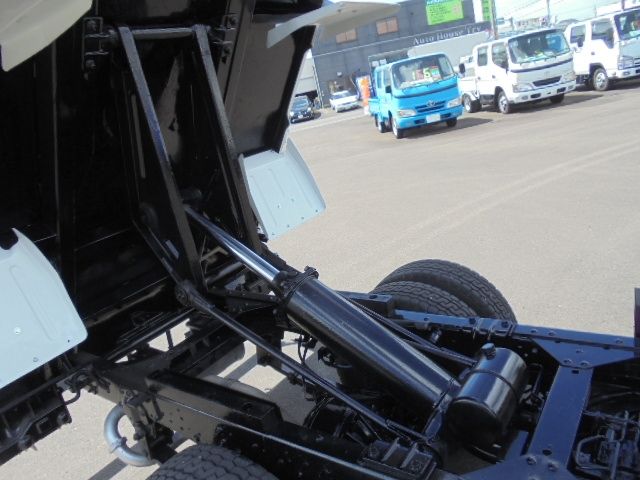 ISUZU ELF 2002 Image 31