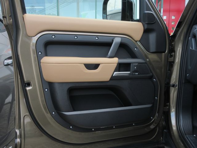 ROVER DEFENDER 2025 Image 31