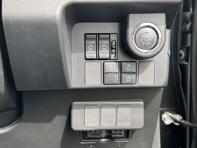 TOYOTA TANK 2018 Image 31