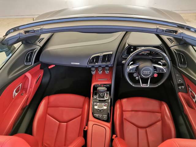 AUDI R8 SPYDER 2021 Image 31