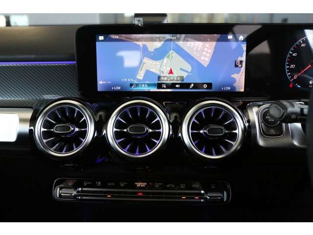 MERCEDES BENZ GLB 2022 Image 31