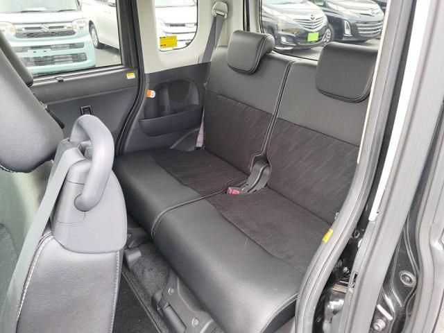 TOYOTA LEXUS RC300H 2017 Image 31