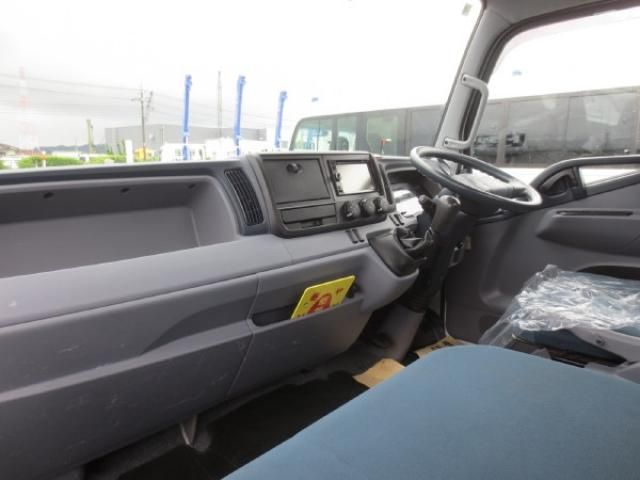 MITSUBISHI CANTER 2015 Image 31