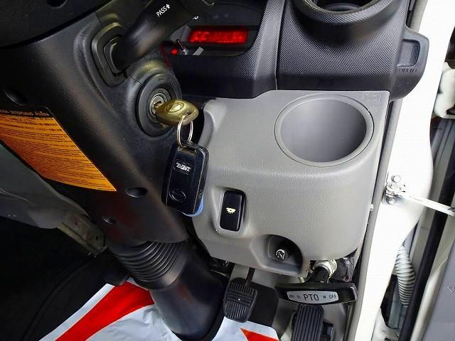 HINO DUTRO 2016 Image 31