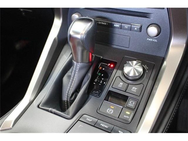 TOYOTA LEXUS NX300H AWD 2018 Image 31