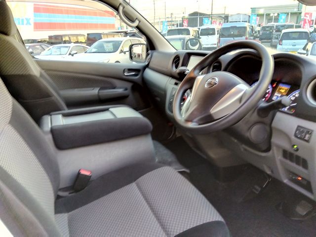 NISSAN NV350 CARAVAN 2015 Image 31