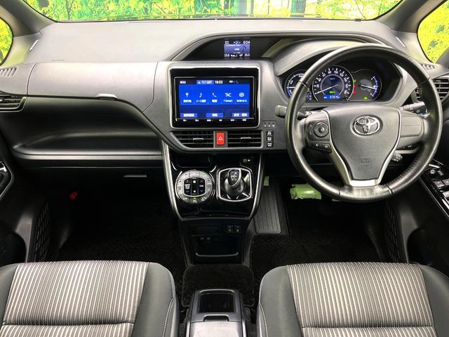 TOYOTA VOXY HYBRID 2018 Image 31