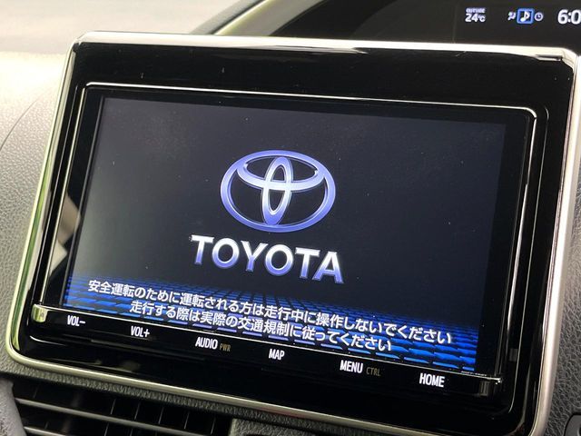 TOYOTA VOXY HYBRID 2018 Image 31