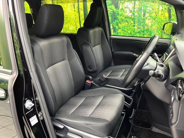 TOYOTA VOXY HYBRID 2018 Image 31