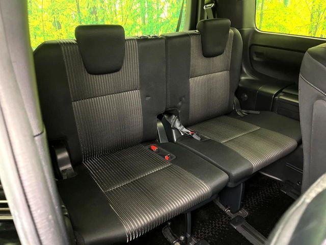 TOYOTA VOXY HYBRID 2018 Image 31