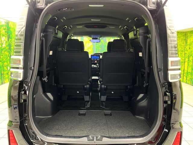 TOYOTA VOXY HYBRID 2018 Image 31