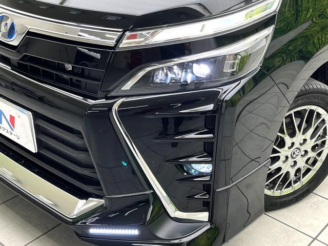TOYOTA VOXY HYBRID 2018 Image 31
