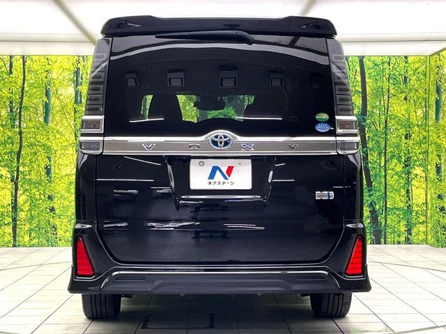 TOYOTA VOXY HYBRID 2018 Image 31