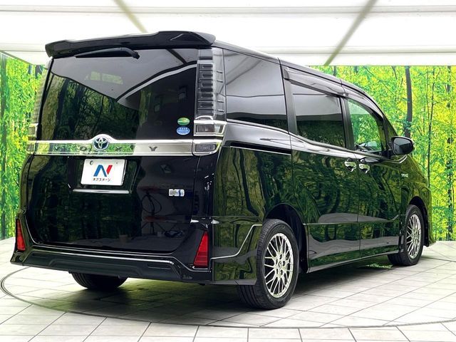 TOYOTA VOXY HYBRID 2018 Image 31