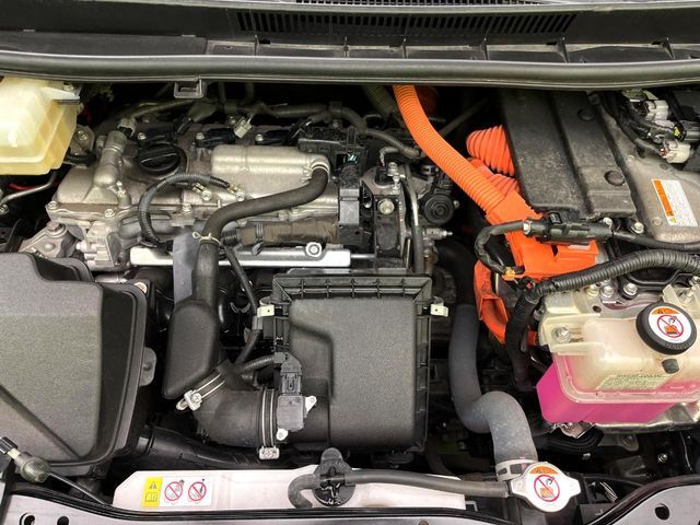 TOYOTA VOXY HYBRID 2018 Image 31