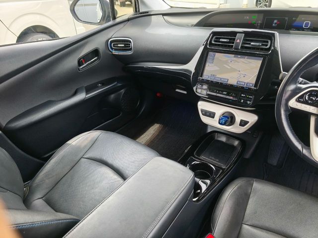 TOYOTA PRIUS 2016 Image 31