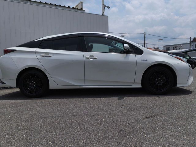 TOYOTA PRIUS 2016 Image 31