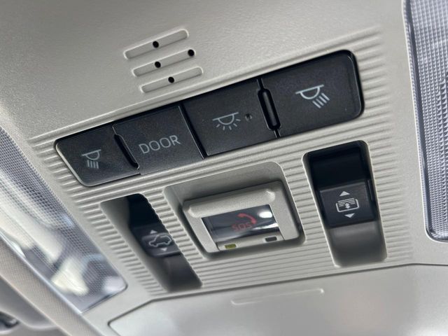 TOYOTA RAV4 HYBRID 4WD 2023 Image 31