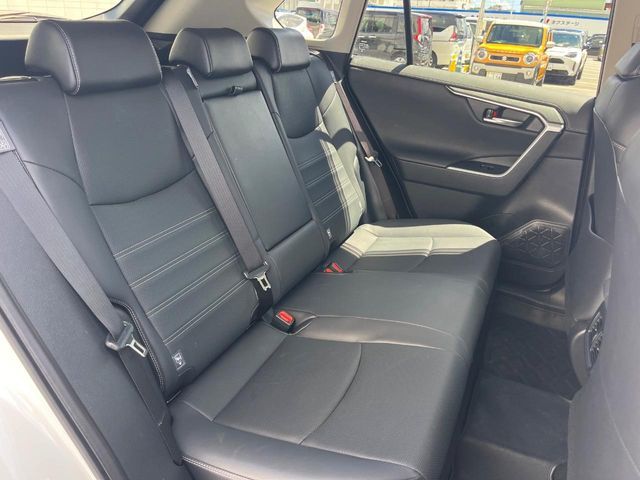 TOYOTA RAV4 HYBRID 4WD 2023 Image 31