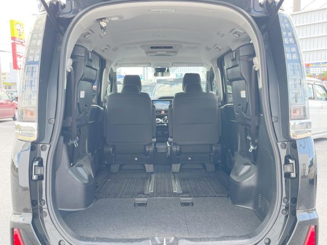 TOYOTA VOXY HYBRID 2016 Image 31