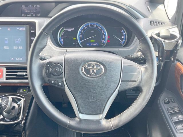TOYOTA VOXY HYBRID 2016 Image 31