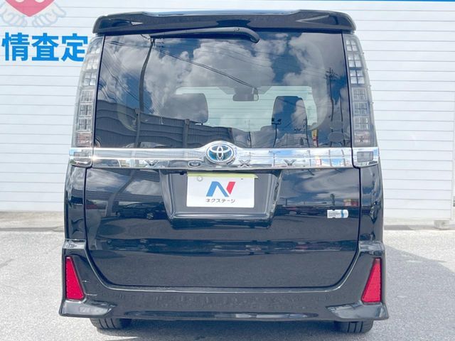 TOYOTA VOXY HYBRID 2016 Image 31