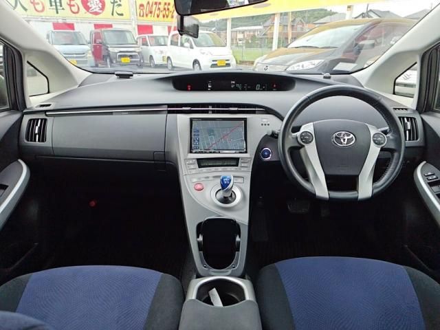 TOYOTA PRIUS 2012 Image 31