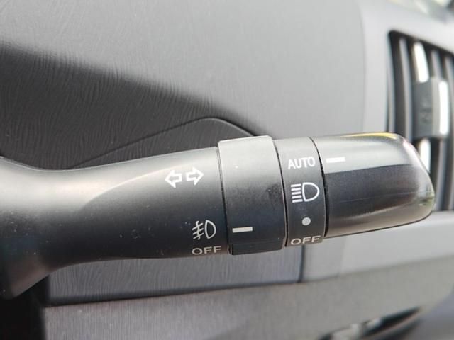 TOYOTA PRIUS 2012 Image 31