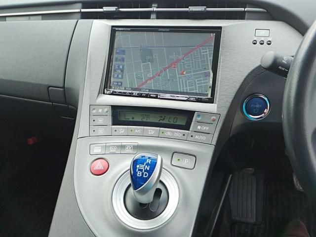 TOYOTA PRIUS 2012 Image 31