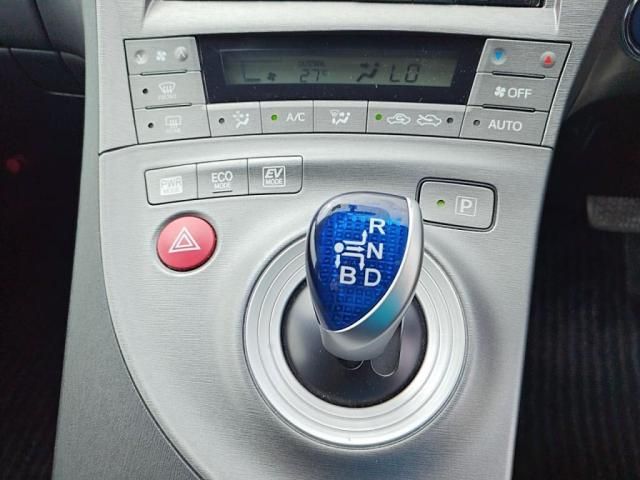 TOYOTA PRIUS 2012 Image 31
