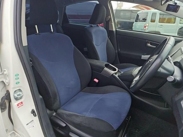 TOYOTA PRIUS 2012 Image 31