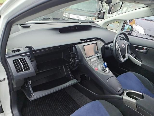 TOYOTA PRIUS 2012 Image 31