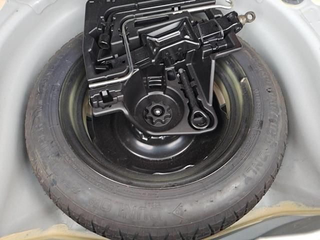 TOYOTA PRIUS 2012 Image 31