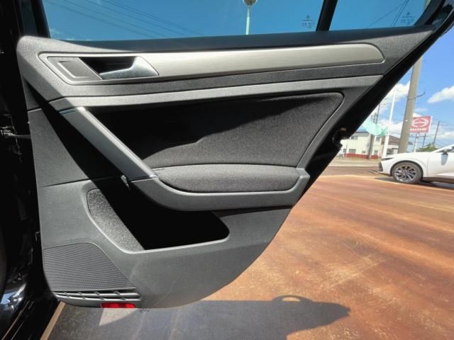 VOLKSWAGEN GOLF 2017 Image 31