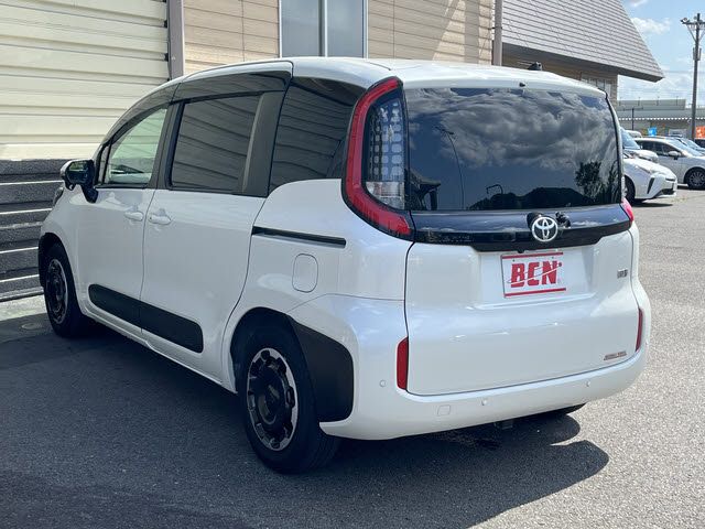 TOYOTA SIENTA HYBRID 2022 Image 31