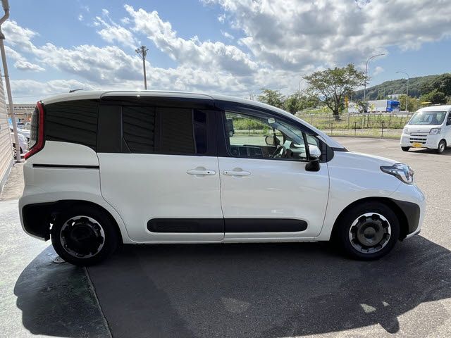 TOYOTA SIENTA HYBRID 2022 Image 31