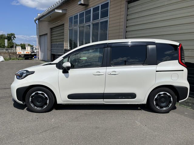 TOYOTA SIENTA HYBRID 2022 Image 31