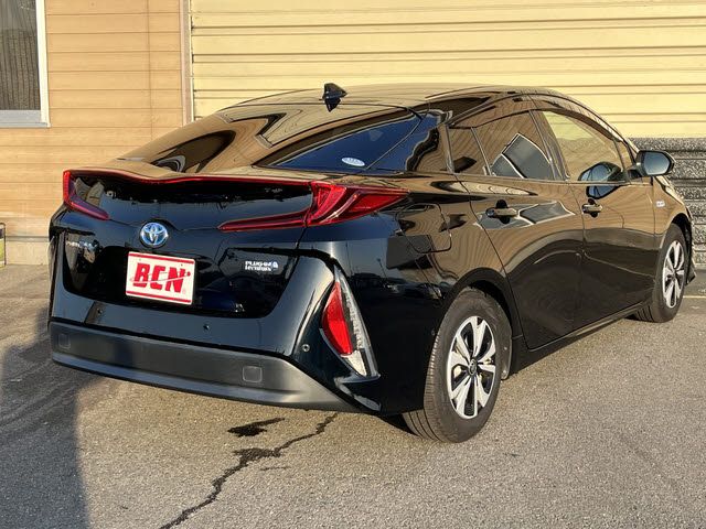 TOYOTA PRIUS PHV 2019 Image 31