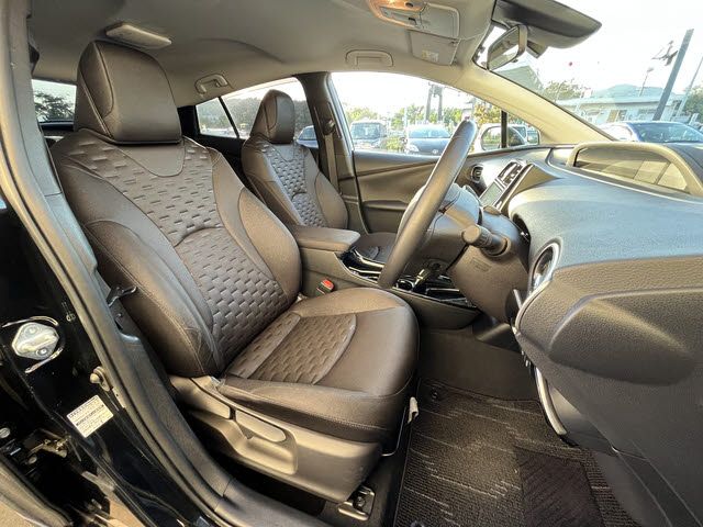 TOYOTA PRIUS PHV 2019 Image 31