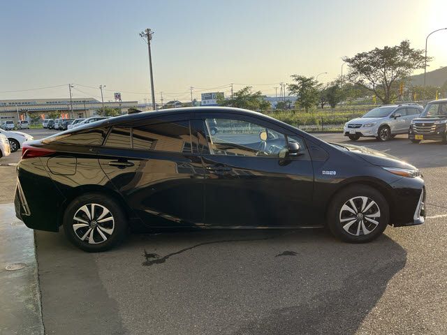 TOYOTA PRIUS PHV 2019 Image 31