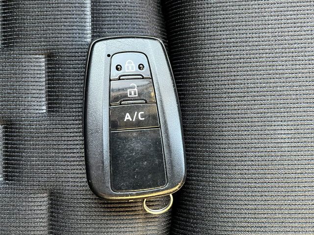 TOYOTA PRIUS PHV 2019 Image 31