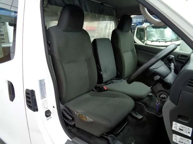 NISSAN NV350 CARAVAN 4WD 2017 Image 31